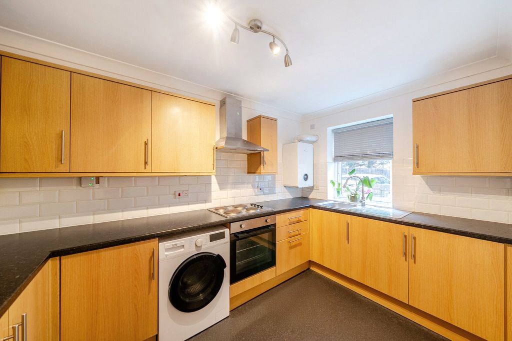 Property photo 2 of 21 Picture No. 18