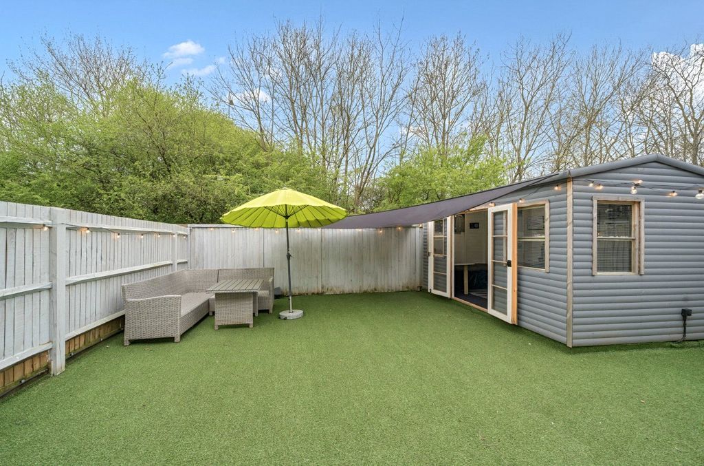 Property photo 2 of 18 Picture No. 11