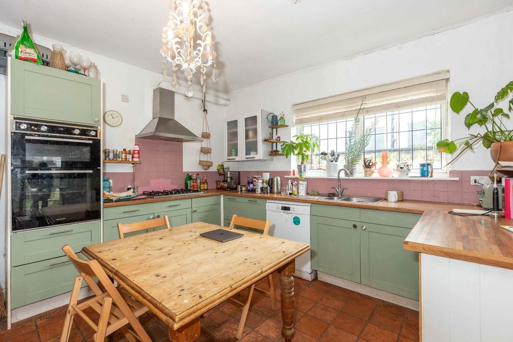 Property photo 2 of 19 Cottage-12.Jpg