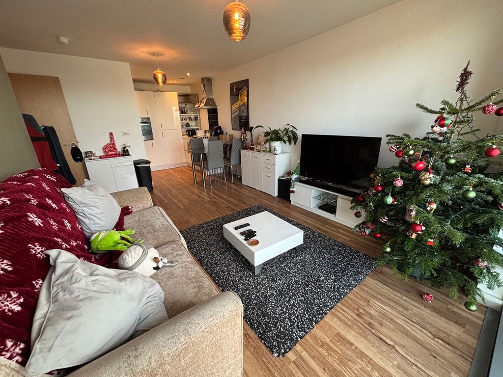 Property photo 2 of 32