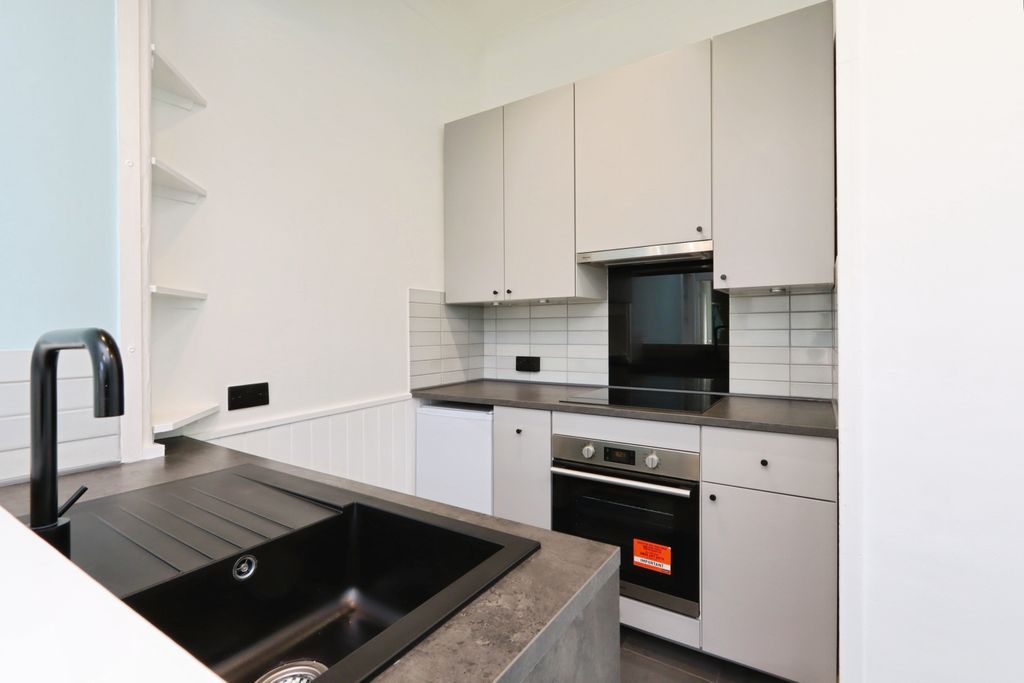 Property photo 3 of 15 Kitchen