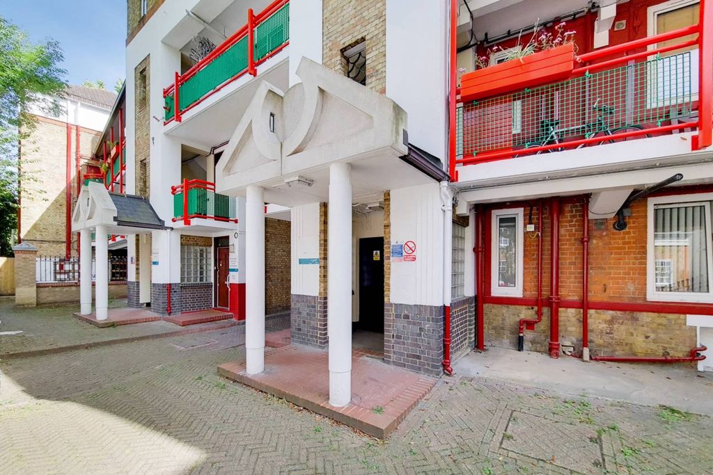 Property photo 1 of 6