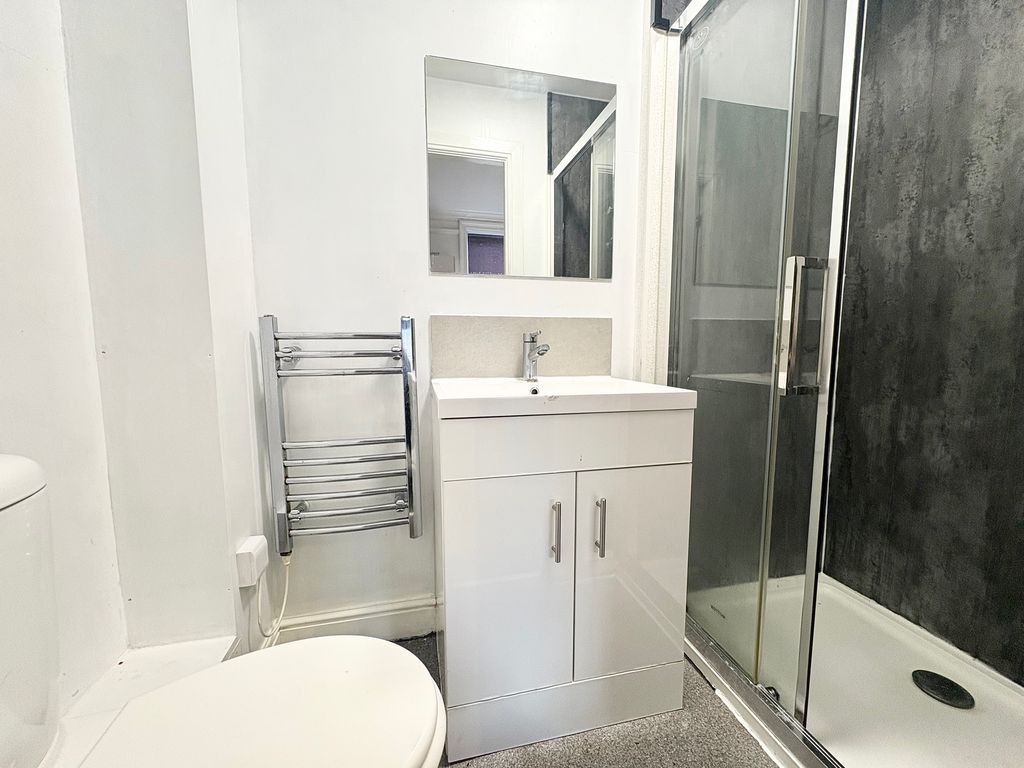 Property photo 3 of 4 En-Suite Bathroom
