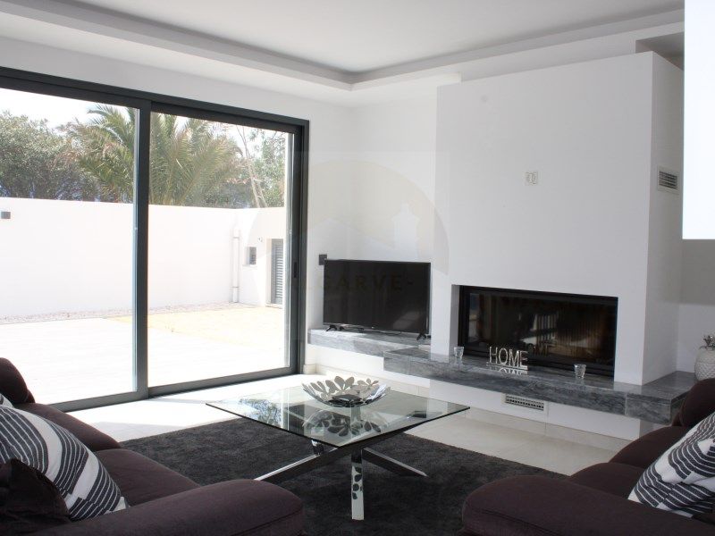 Property photo 2 of 28