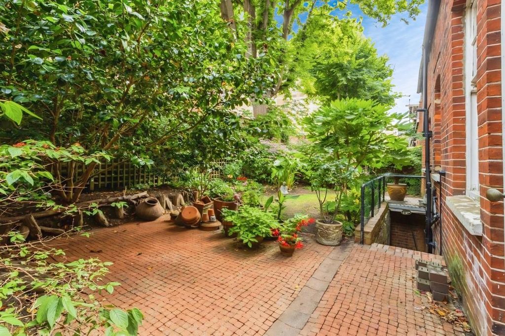 Property photo 2 of 8 Garden2.Jpeg