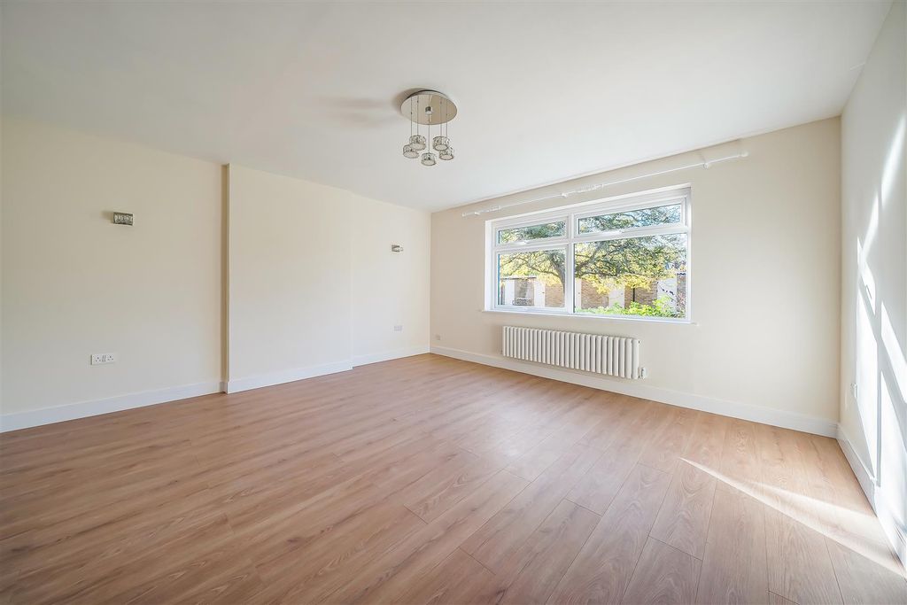 Property photo 3 of 16 1373432-5-68Ff487ce5839.Jpg