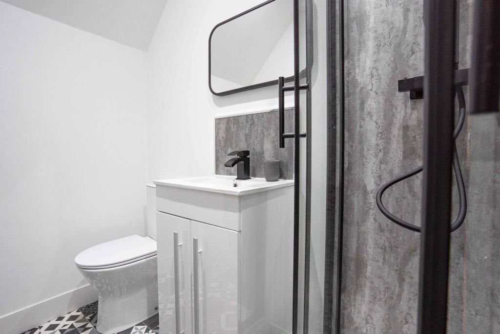 Additional image 8 of 6 bed shared accommodation to rentCromwell Road, Stanmore SO22