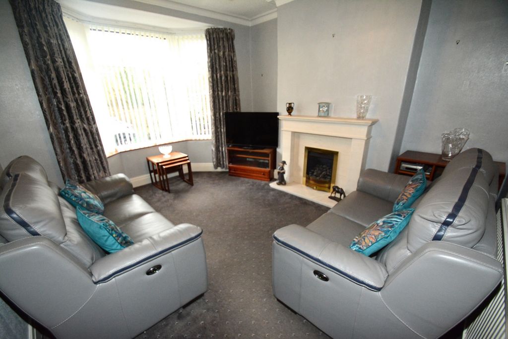 Property photo 2 of 20 Lounge