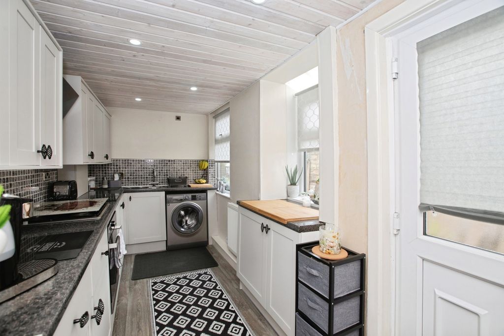 Property photo 3 of 17 Photo