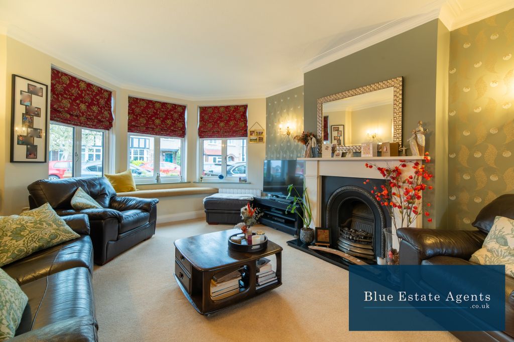 Property photo 2 of 21 Through Lounge