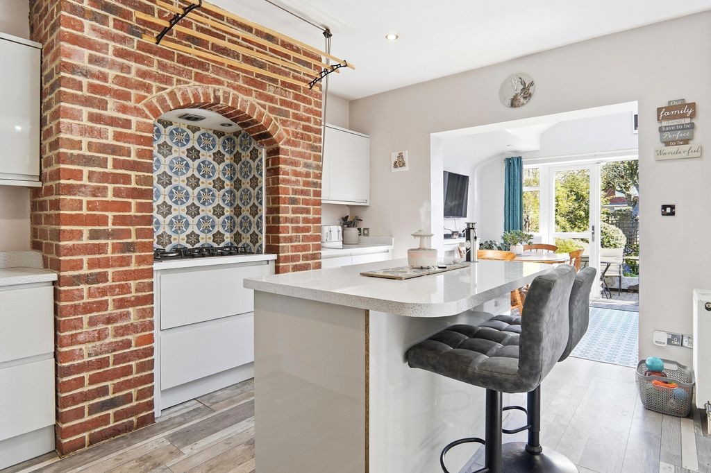 Property photo 3 of 13 Crossgatesavenue007