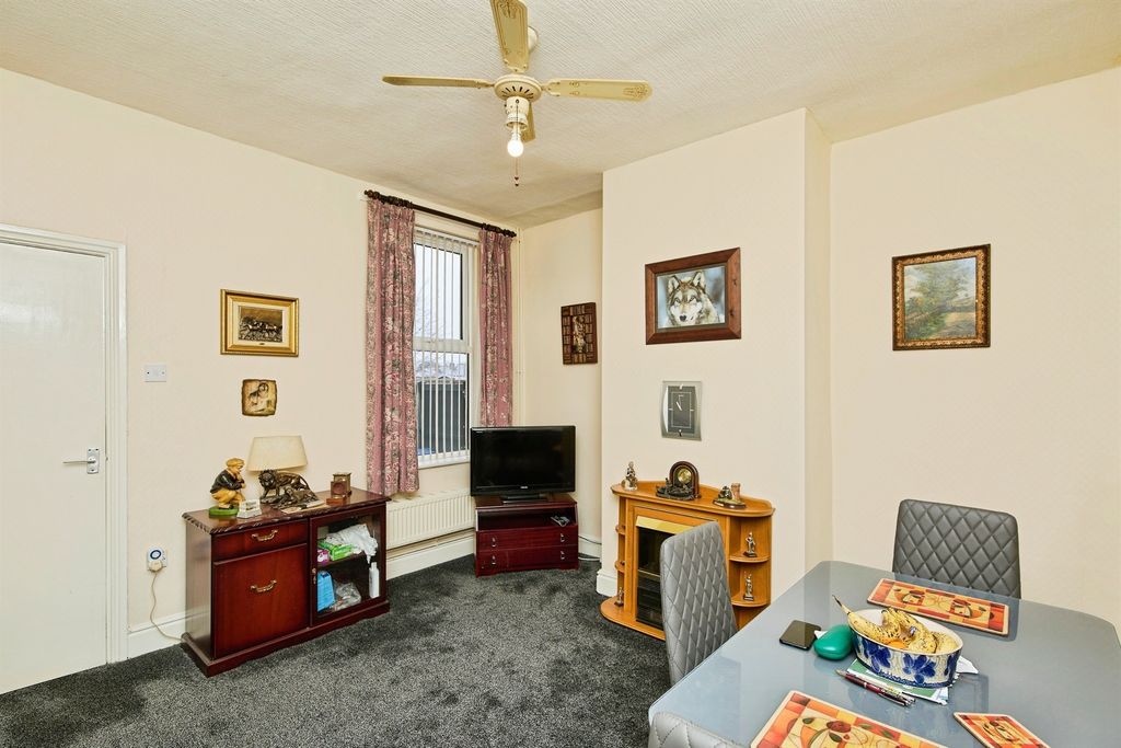 Property photo 3 of 9