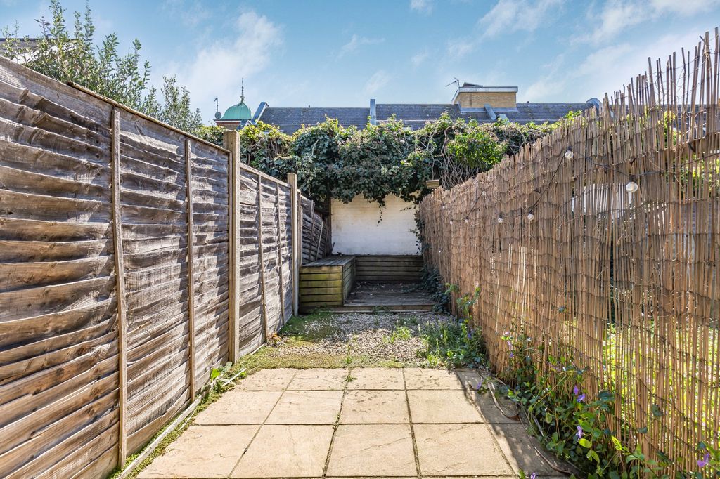 Property photo 2 of 6 Picture No. 15