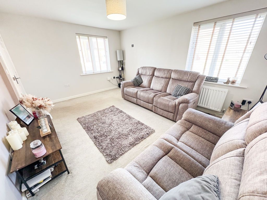 Property photo 3 of 12 Photo 9