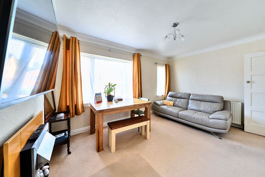 Property photo 2 of 19 1321356-4-686Cecf...