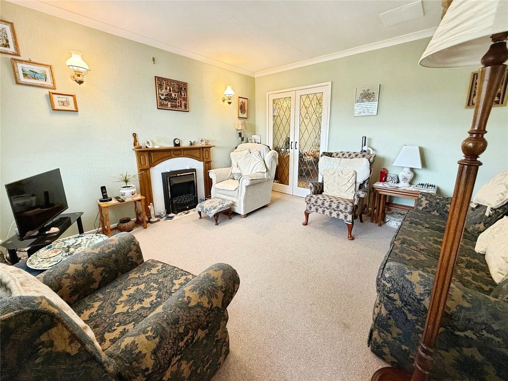 Property photo 3 of 21 Lounge