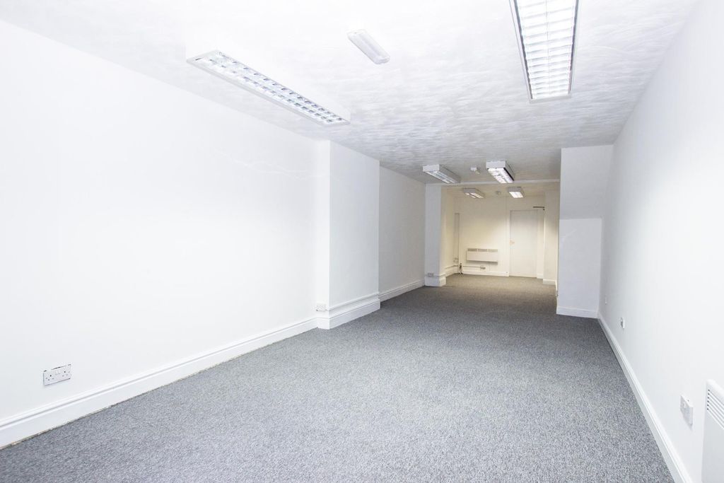 Property photo 2 of 8 Blackburn Road (1).Jpg