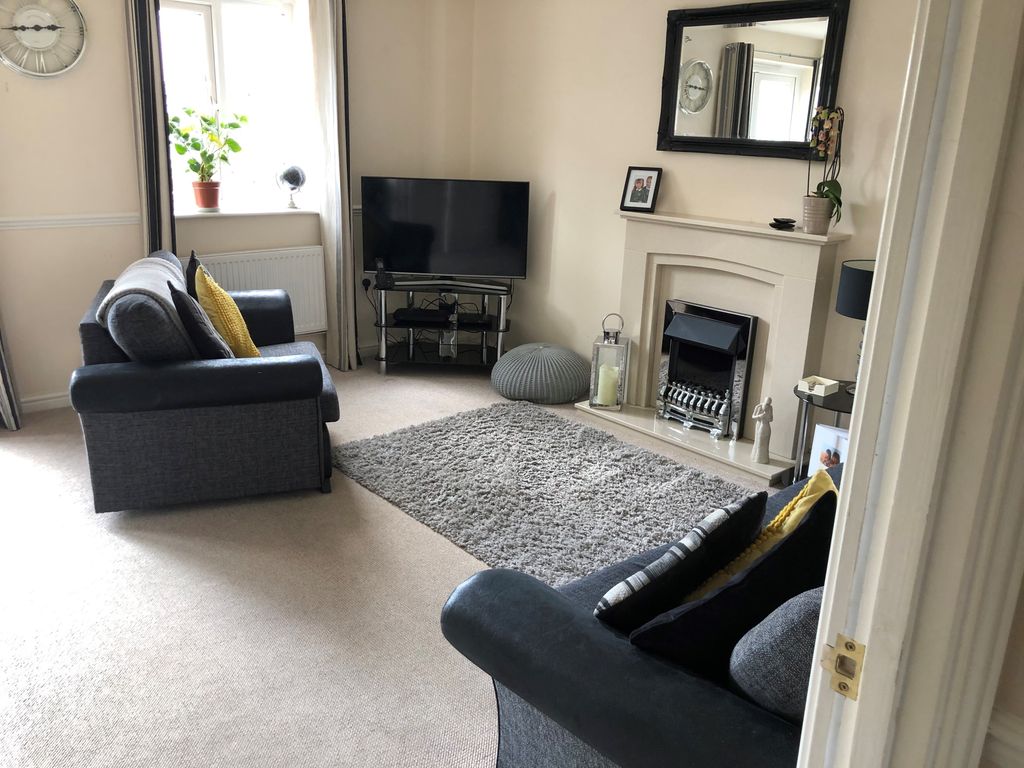 Property photo 2 of 13 Lounge