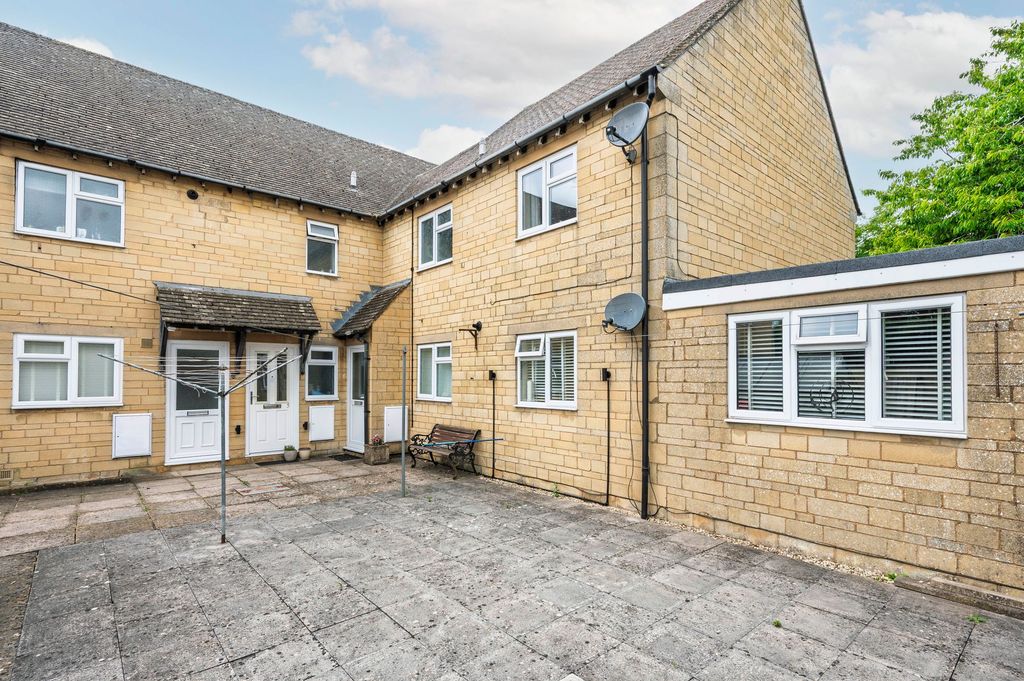 Property photo 2 of 11 External Courtyard