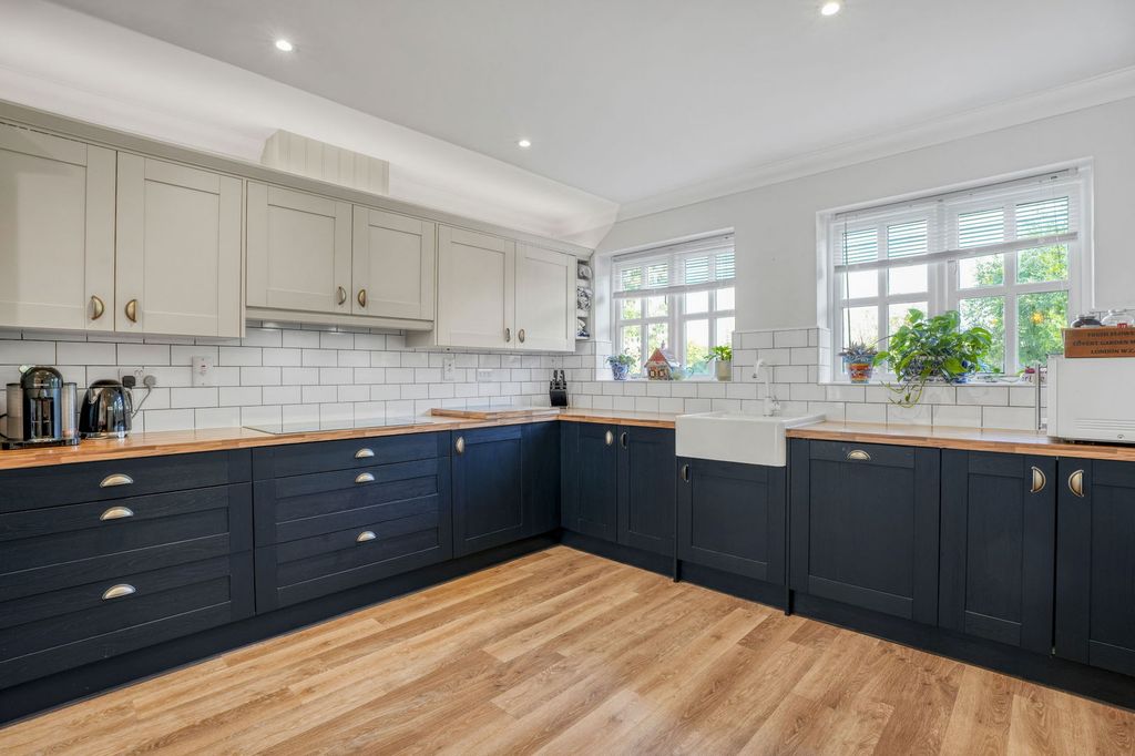 Property photo 2 of 29