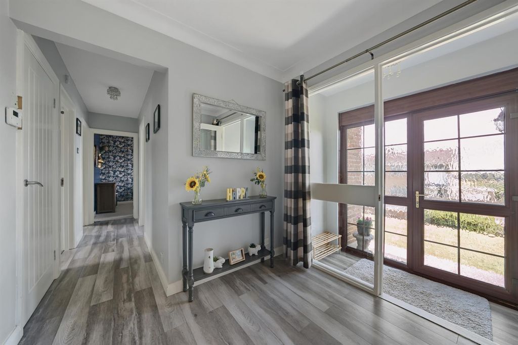 Property photo 3 of 22 26 Carlisle Park, Ballynahinch, BT24 8Hj 09.Jpg