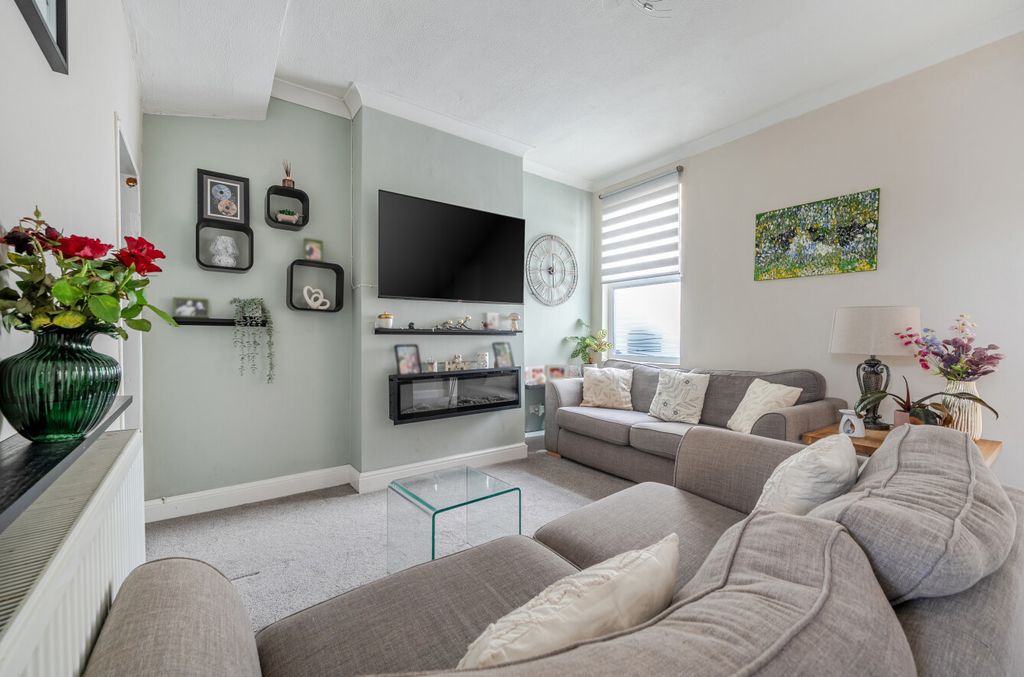 Property photo 2 of 12 1485504-4-6A45064...
