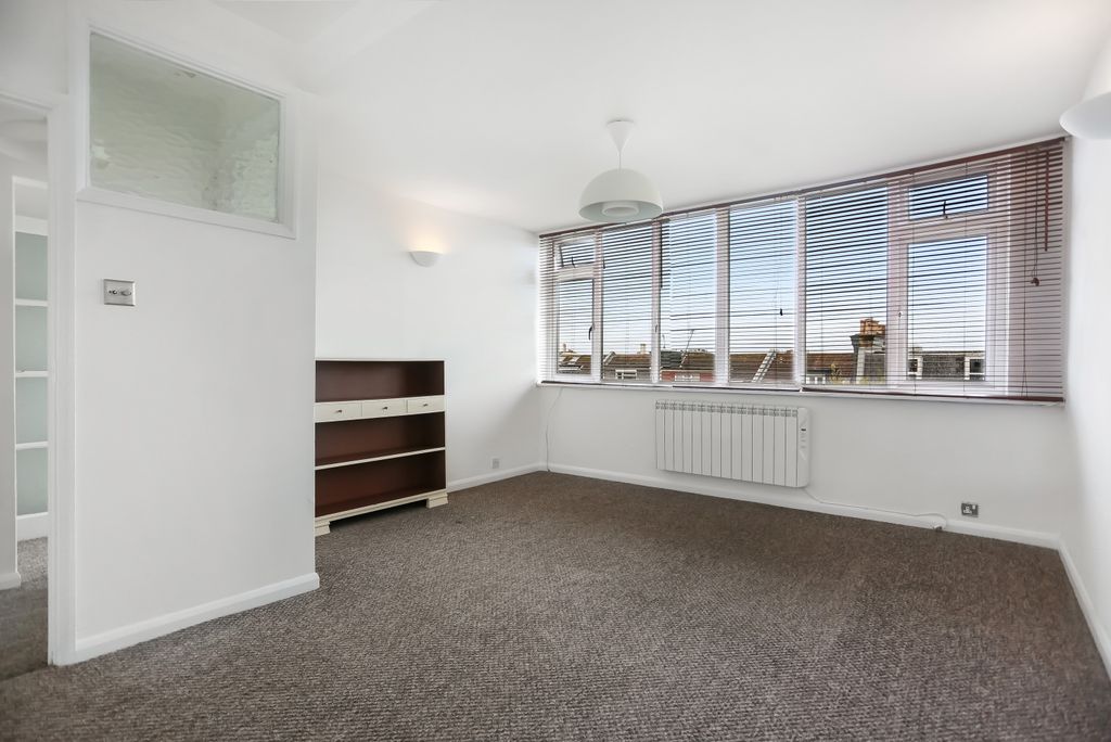 Property photo 2 of 12 296A39512