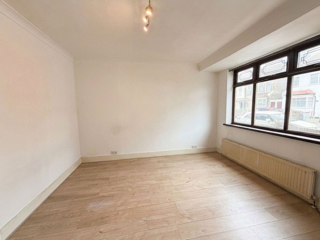 Property photo 3 of 12 Alexandra Rd E6