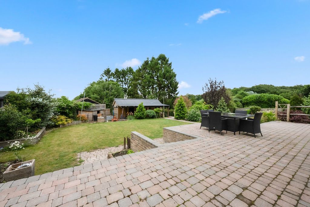 Property photo 2 of 32