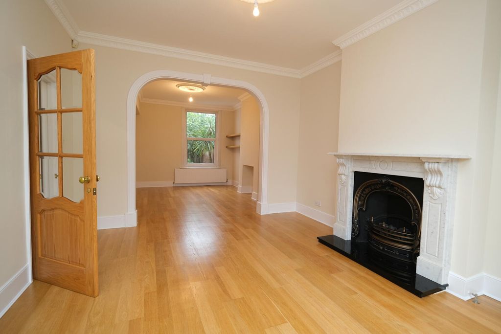 Property photo 1 of 27 Living Room