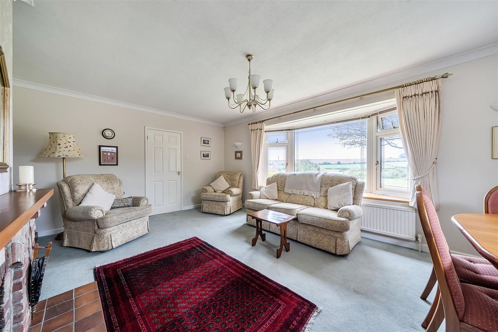 Property photo 2 of 19 Sitting Room