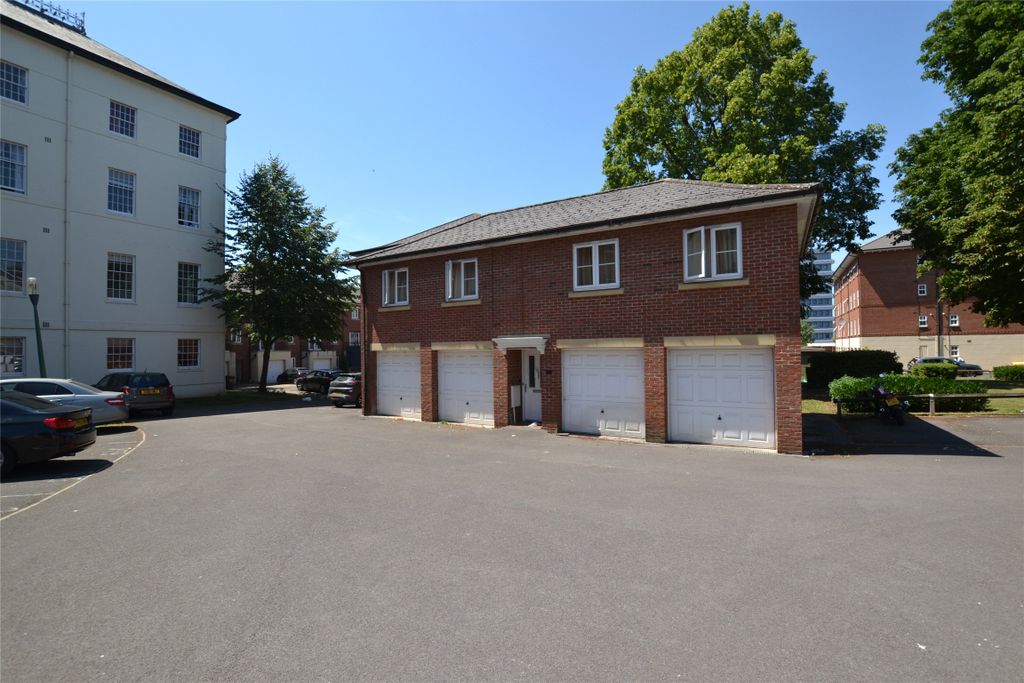 Property photo 2 of 17 Picture No. 16