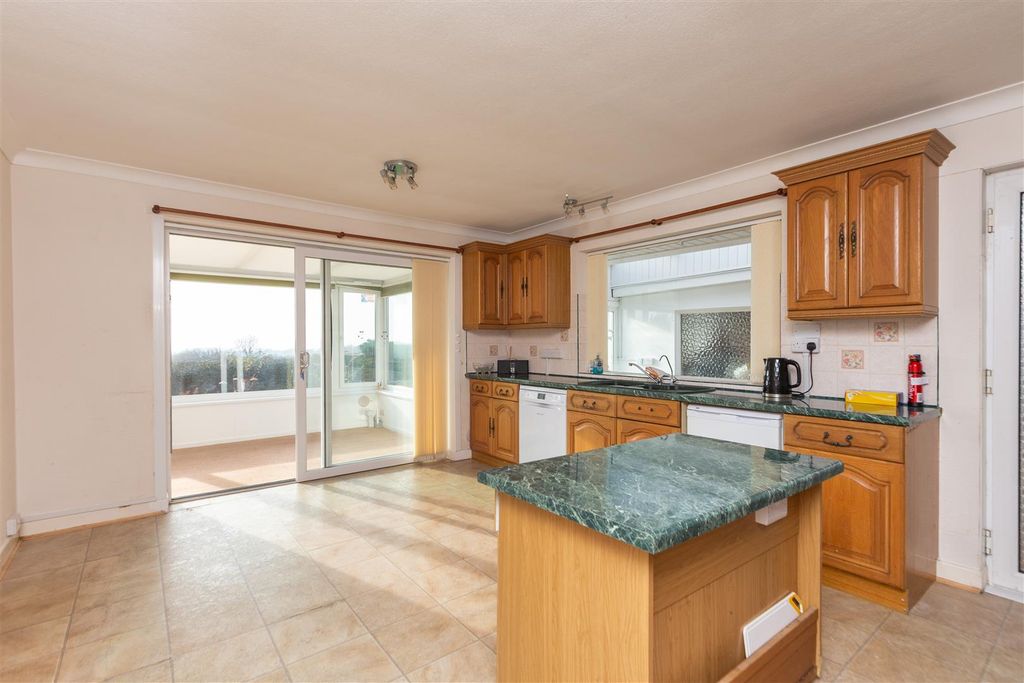 Property photo 3 of 25