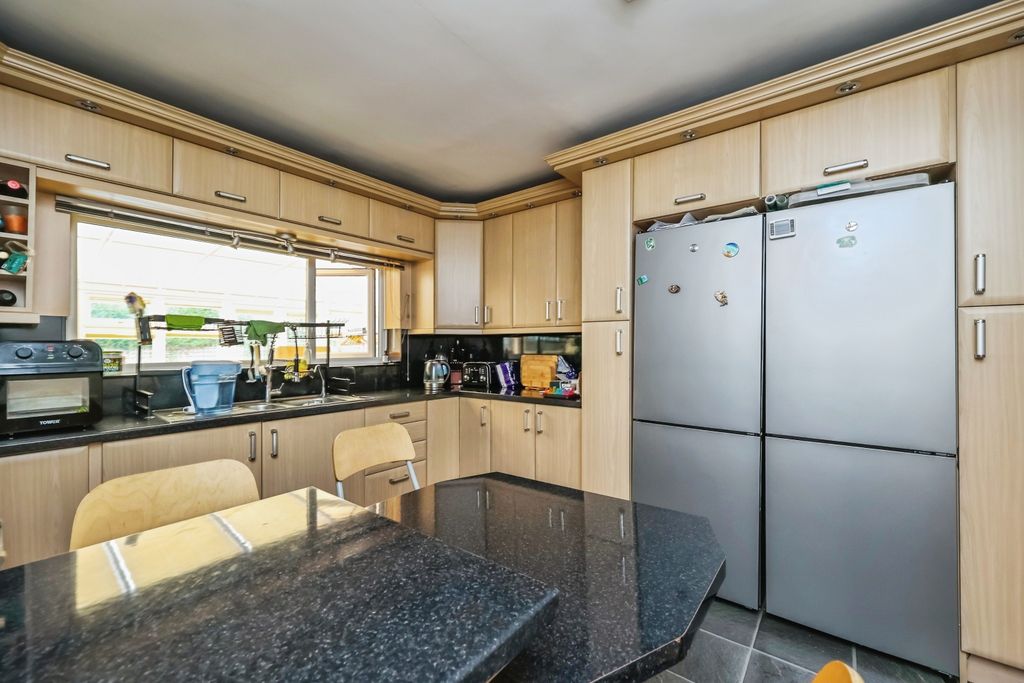 Property photo 3 of 17 Kitchen/Diner