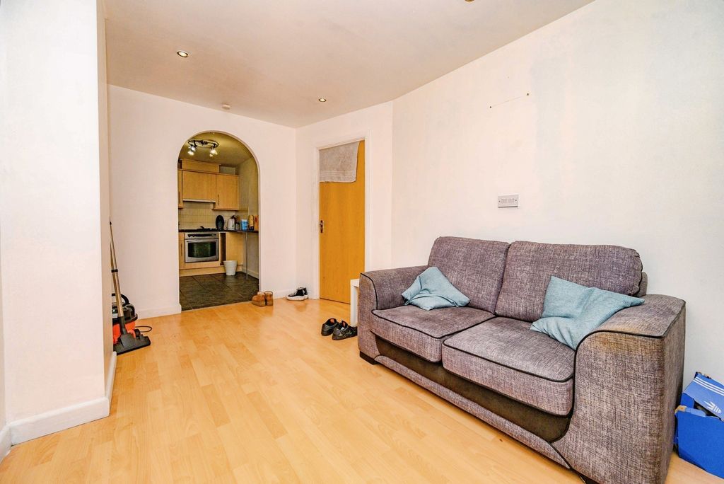 Property photo 2 of 12 Lounge