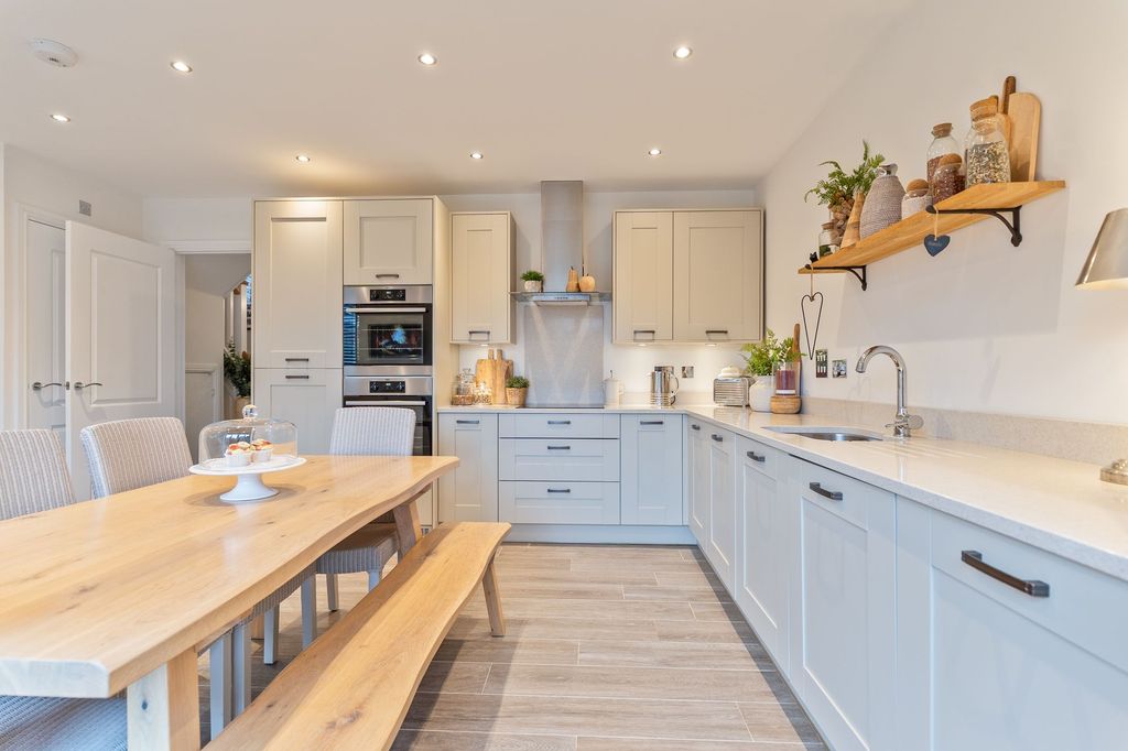 Property photo 3 of 31