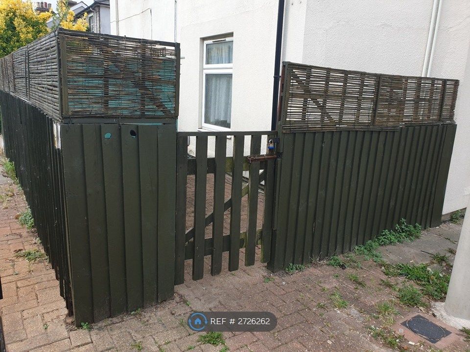 Property photo 2 of 11 Outside Area