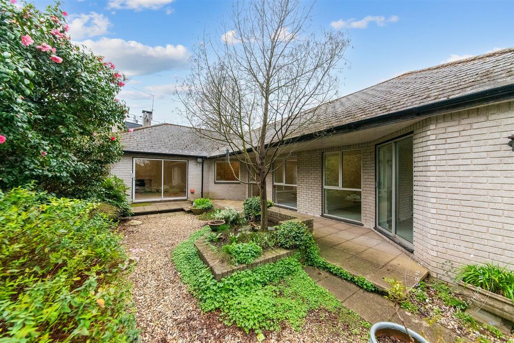 Property photo 1 of 45 Cranmer-House-37.Jpg