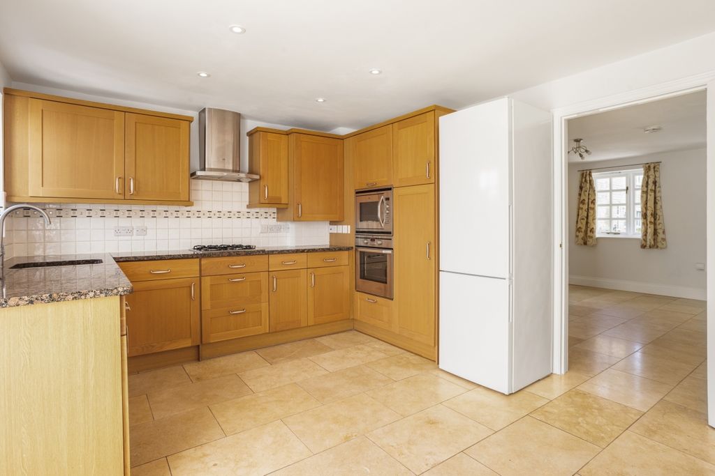 Property photo 2 of 19 68410_1-Ash-Garde...