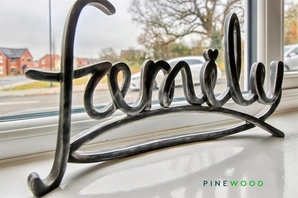 Property photo 3 of 28 Lounge