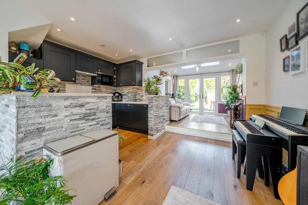 Property photo 1 of 19 1499785-9-6A705Cf...