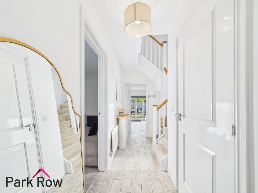Property photo 3 of 21 Entrance Hallway