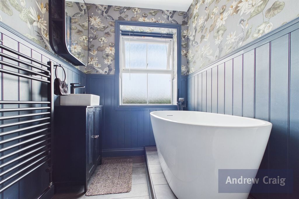 Property photo 3 of 25 Bathroom