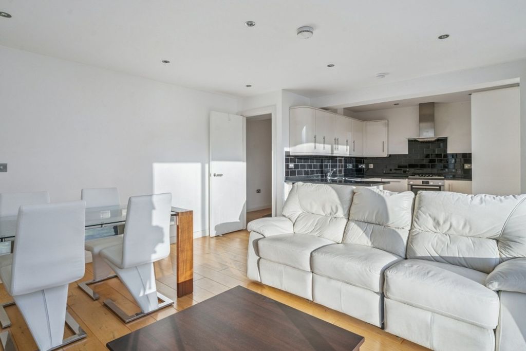 Property photo 2 of 25