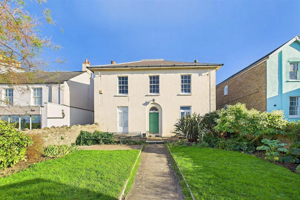 Property photo 1 of 18