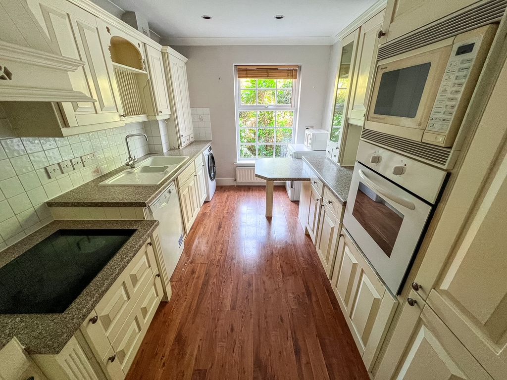 Additional image 16 of 2 bed flat for saleMolesey Park Road, East Molesey KT8
