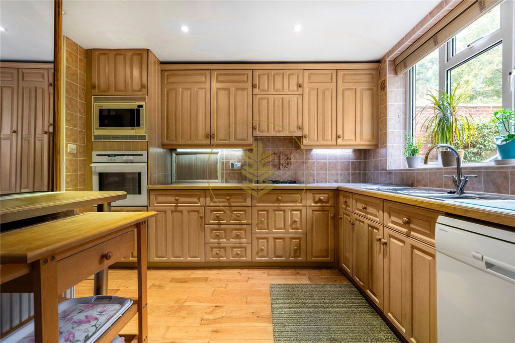 Property photo 2 of 16 Picture No. 10