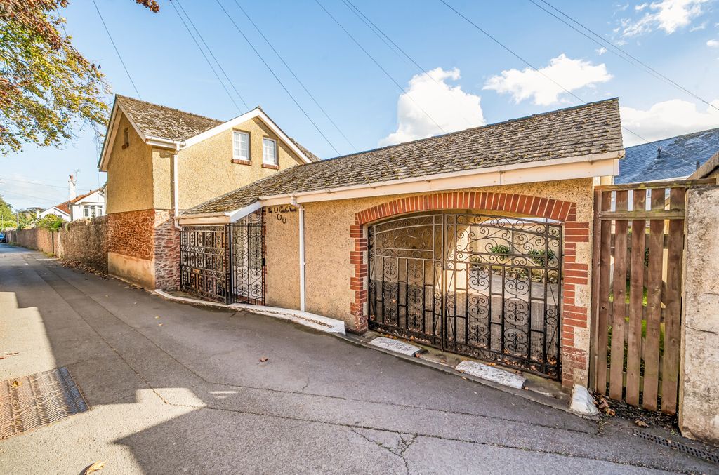 Property photo 1 of 20 1 - 1373915-1-6900Ceb...