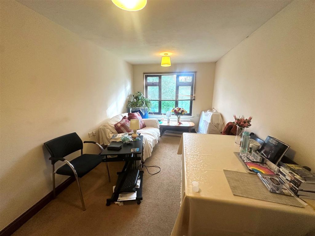 Property photo 2 of 5 Coopers Estate Agents