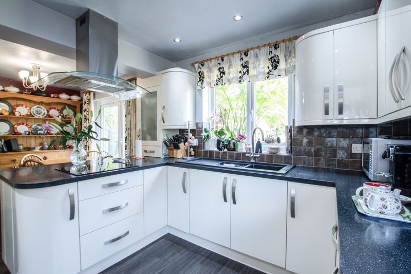 Property photo 2 of 19 Kitchen